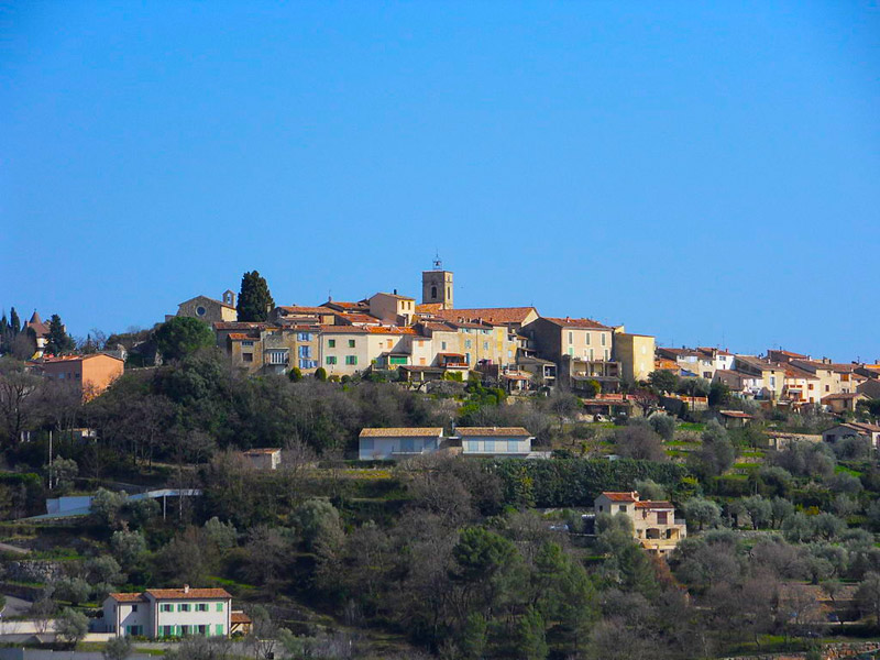 Vue sur la ville de Montauroux en Provence