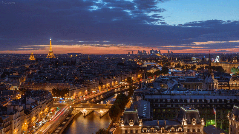 Belle-photo-de-la-Tour-Eiffel-de-nuit