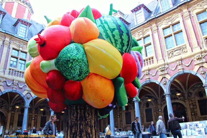 lille3000-sculpture-gonflable-a-la-Vielle-Bourse