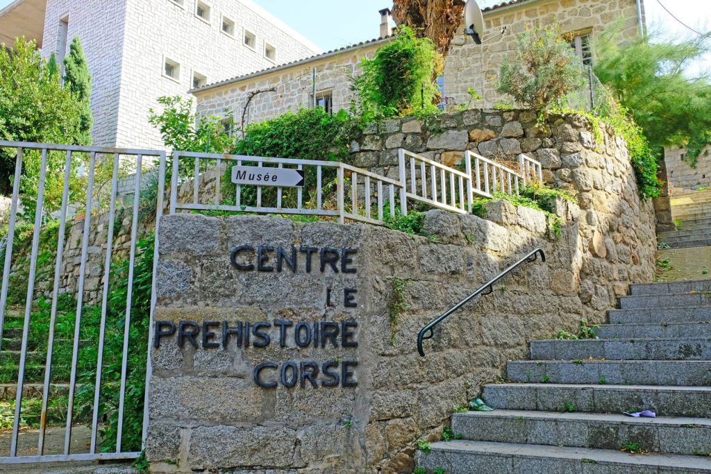 Le Musée de la Corse Préhistorique et d'Archéologie de Sartène abrite une fascinante collection d'objets historiques.