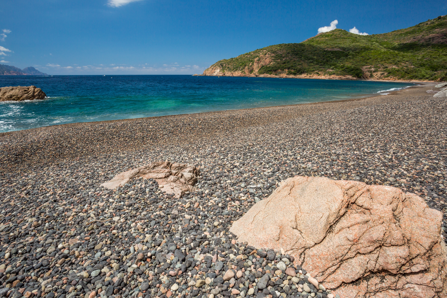 Plage de galets en France