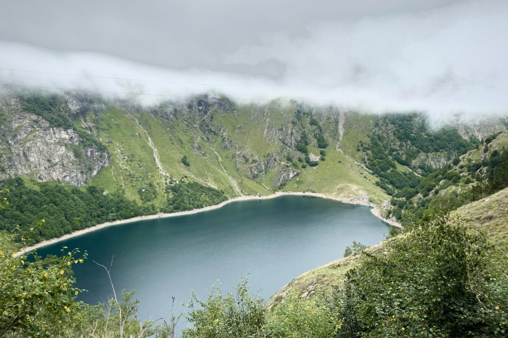 Lac d'Oô, dans les Hautes-Pyrénées, lac de montagne