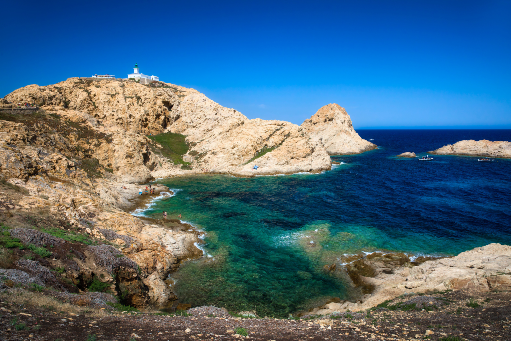 la crique de la Pietra à l'Île-Rousse