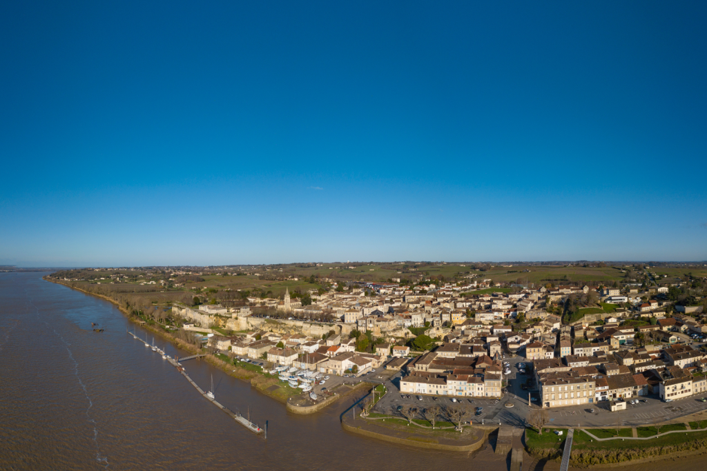 les plus beaux villages de l'estuaire de la gironde, Bourg-sur-gironde