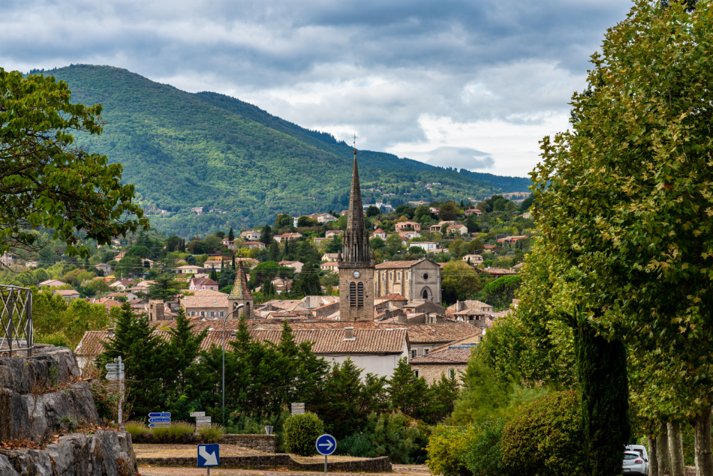 Anduze, surnommée la "Porte des Cévennes", village des cévennes, proche ardèche