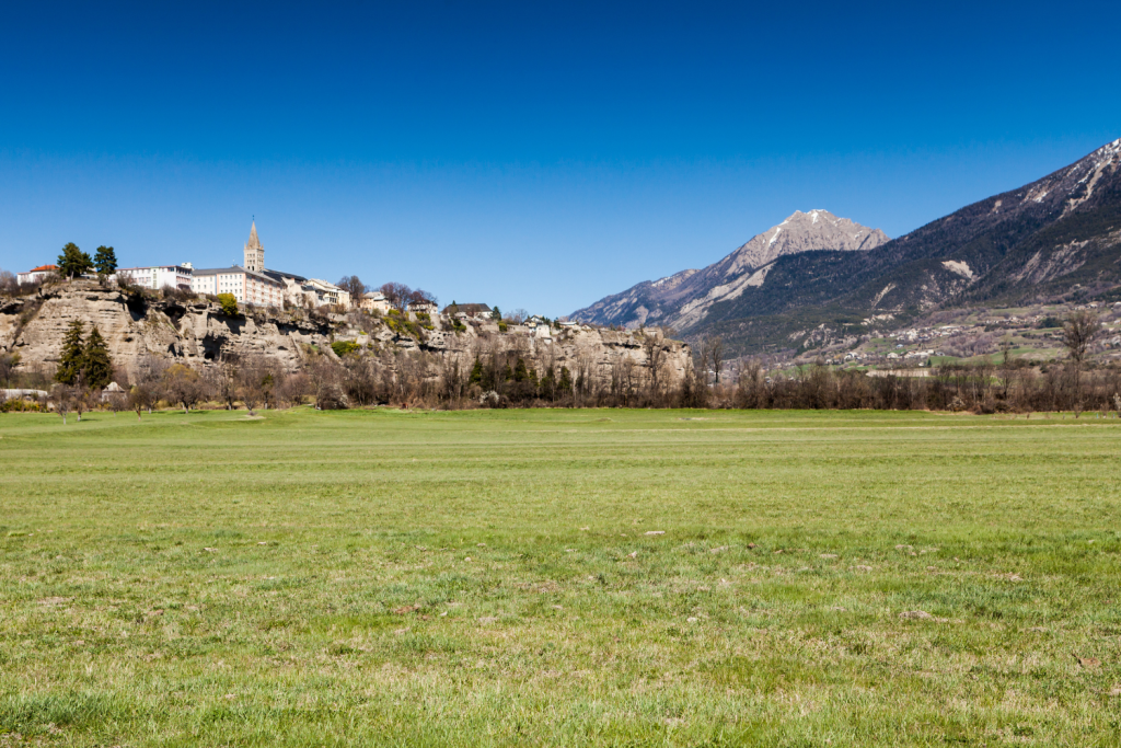 village provencal Embrun, Hautes-Alpes