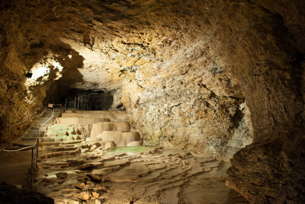 Que faire dans le Jura : Les Grottes de Baume-les-Messieurs