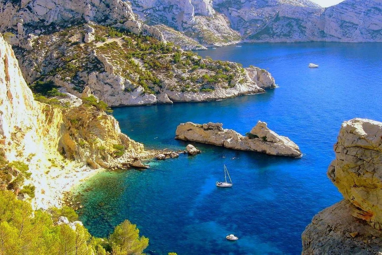Un influenceur parisien affirme : "Les calanques de Marseille valent largement celles de Corse"